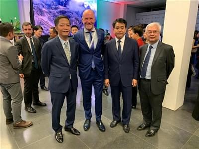  From left to right: Mr. Nguyen Duc Chung (Chairman, Hanoi People’s Committee, Vietnam), Mr. Giorgio Donadoni, Comac CEO and Mr. Tran Tuan Ahn (Minister of Industry and Trade of Vietnam). 